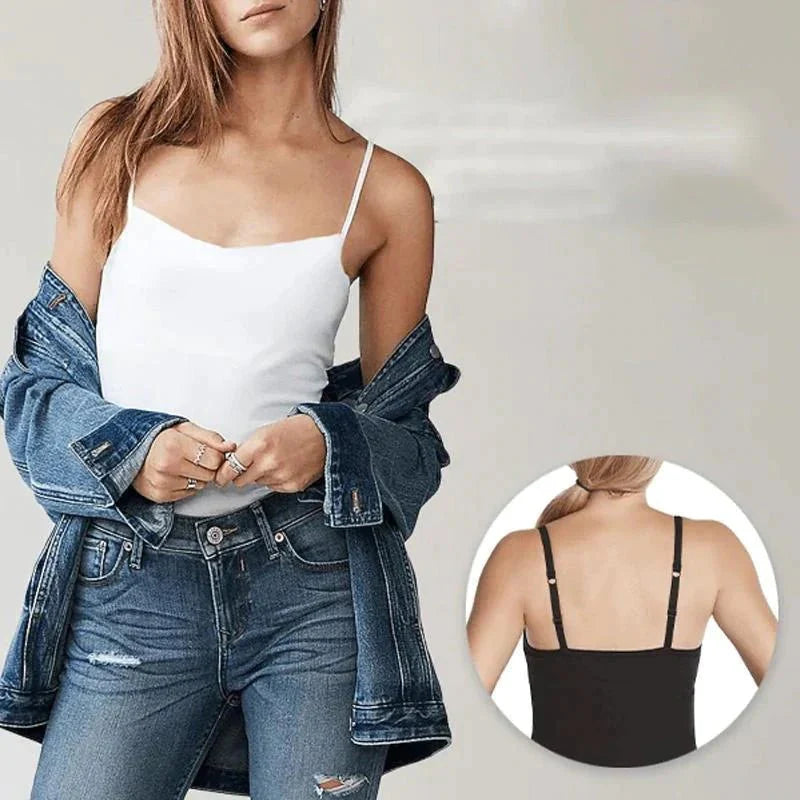 "Stijlvolle top met ingebouwde BH, verstelbare bandjes, in diverse kleuren voor comfortabele en veelzijdige outfits."