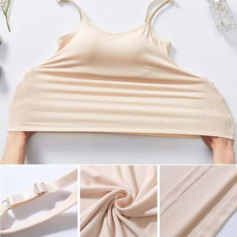 "Stijlvolle top met ingebouwde BH, verstelbare bandjes, in diverse kleuren voor comfortabele en veelzijdige outfits."