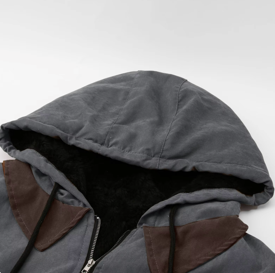 "Stijlvolle Tristan herfstjas heren in bruin met capuchon, katoenmix, koordsluiting en praktische zakken, ideaal voor herfst.
