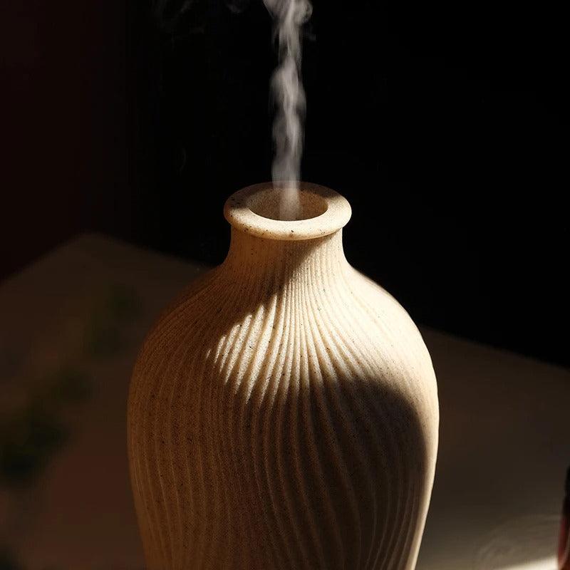 "Stijlvolle ultrasone aroma diffuser in vaasvorm, bohemian stijl, creëert rust en esthetiek in moderne interieurs."
