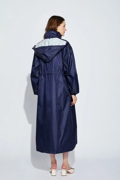 Stijlvolle waterdichte lange regenjas voor dames, verstelbare taille, ruime capuchon, verkrijgbaar in diverse kleuren.