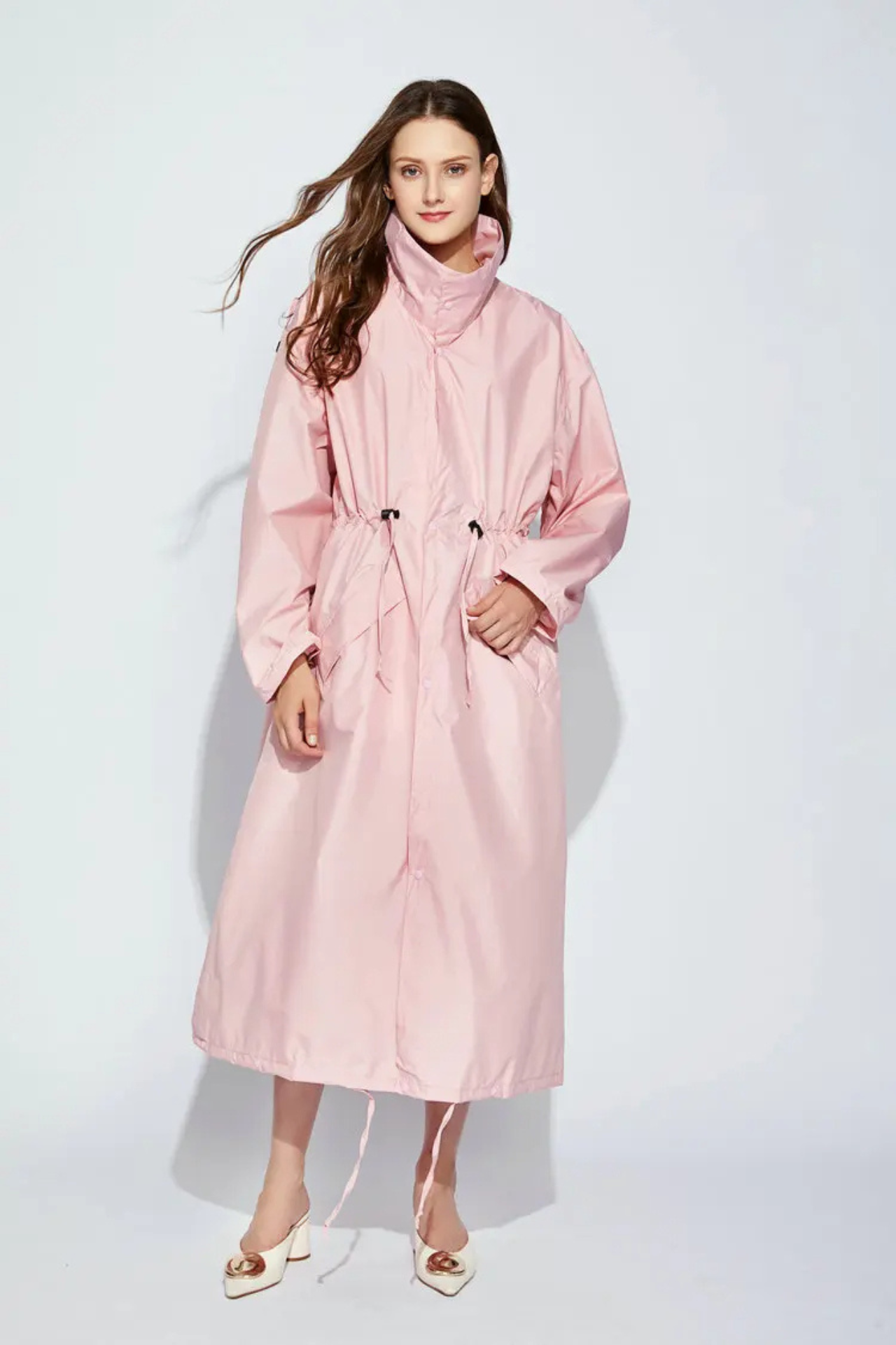 Stijlvolle waterdichte lange regenjas voor dames, verstelbare taille, ruime capuchon, verkrijgbaar in diverse kleuren.