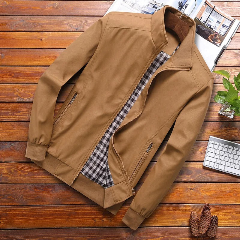 Stijlvolle winddichte zomerjas voor heren, slanke pasvorm, luxe voering, geschikt voor kantoor en casual gelegenheden.