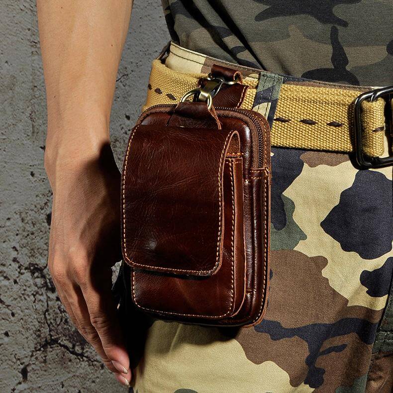 "Stoere heren leren heuptas, donkerbruin, verstelbare riem, meerdere vakken met ritssluiting, ideaal voor reizen en festivals
