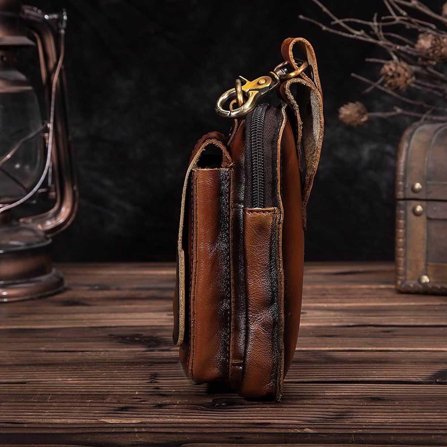 "Stoere heren leren heuptas, donkerbruin, verstelbare riem, meerdere vakken met ritssluiting, ideaal voor reizen en festivals