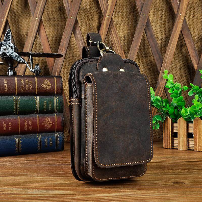 "Stoere heren leren heuptas, donkerbruin, verstelbare riem, meerdere vakken met ritssluiting, ideaal voor reizen en festivals