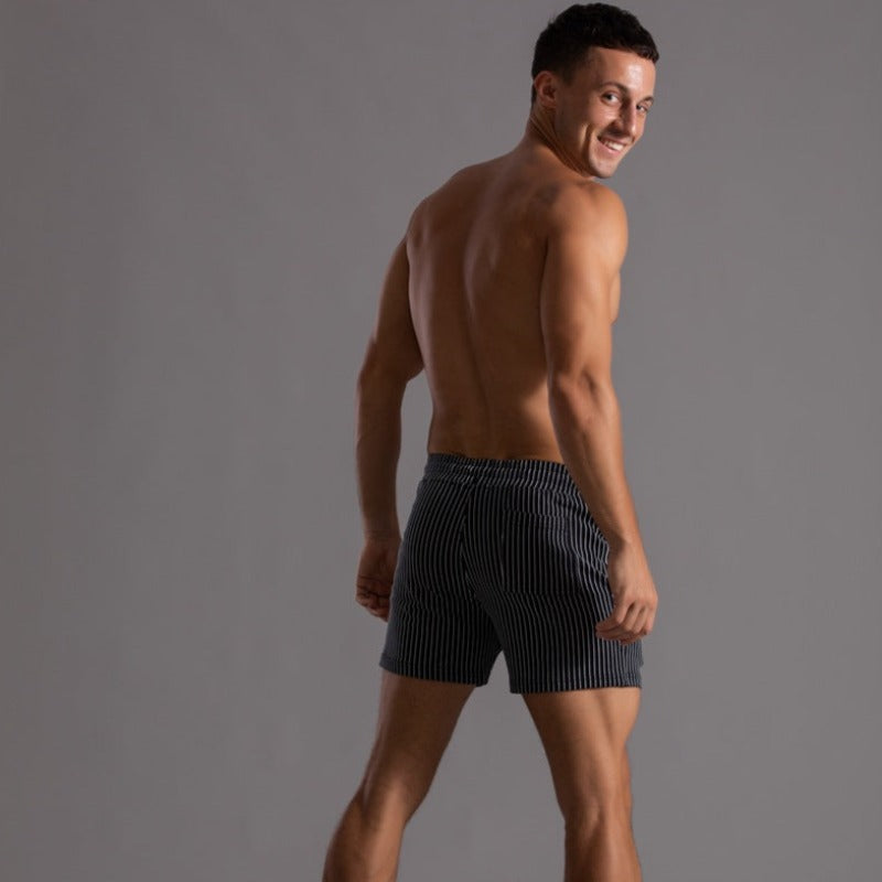 "Super-stretch fitness shorts voor heren, flexibel ontwerp in donkergrijs, perfect voor workouts en comfort"