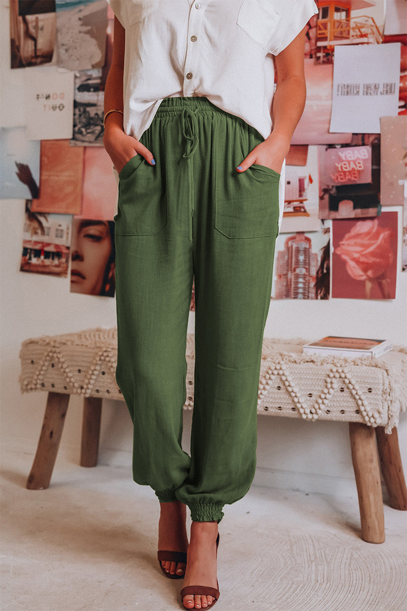 "Trendy dames harembroek, elastische tailleband, luchtig materiaal, losvallend bij heupen, taps toelopend naar enkels."