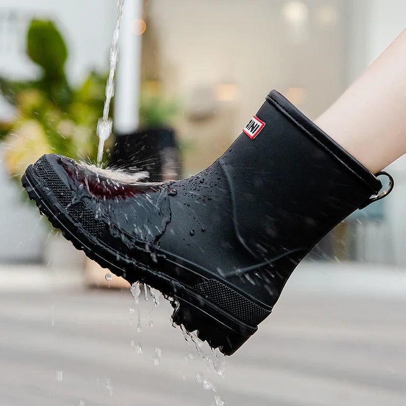 Trendy halfhoge waterdichte regenlaarzen voor vrouwen, paars, comfortabel en stijlvol voor nat weer.