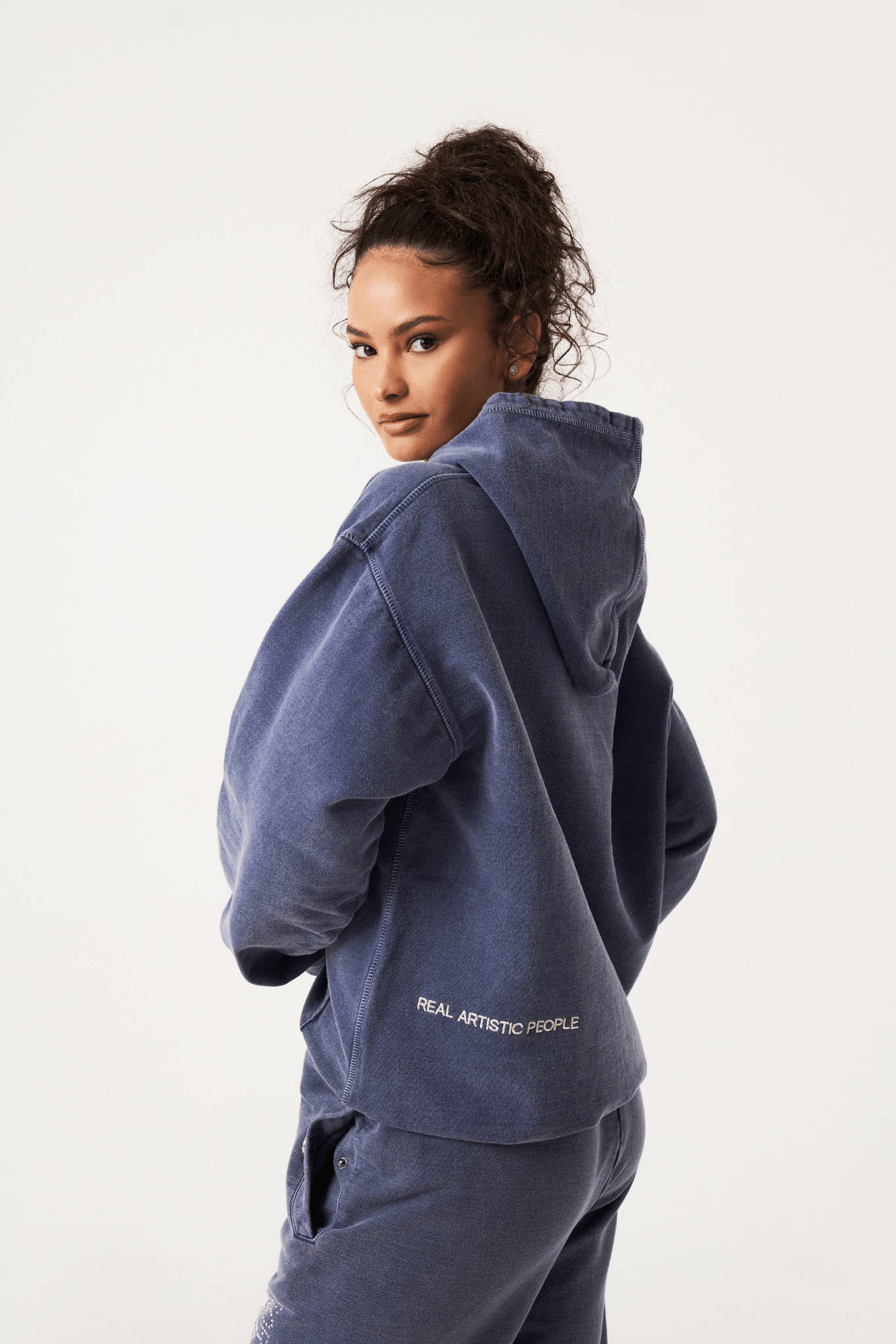 "Trendy statement hoodie met iconisch 'For The Culture' motief, relaxed fit in hoogwaardig katoenmix, kangoeroezak."