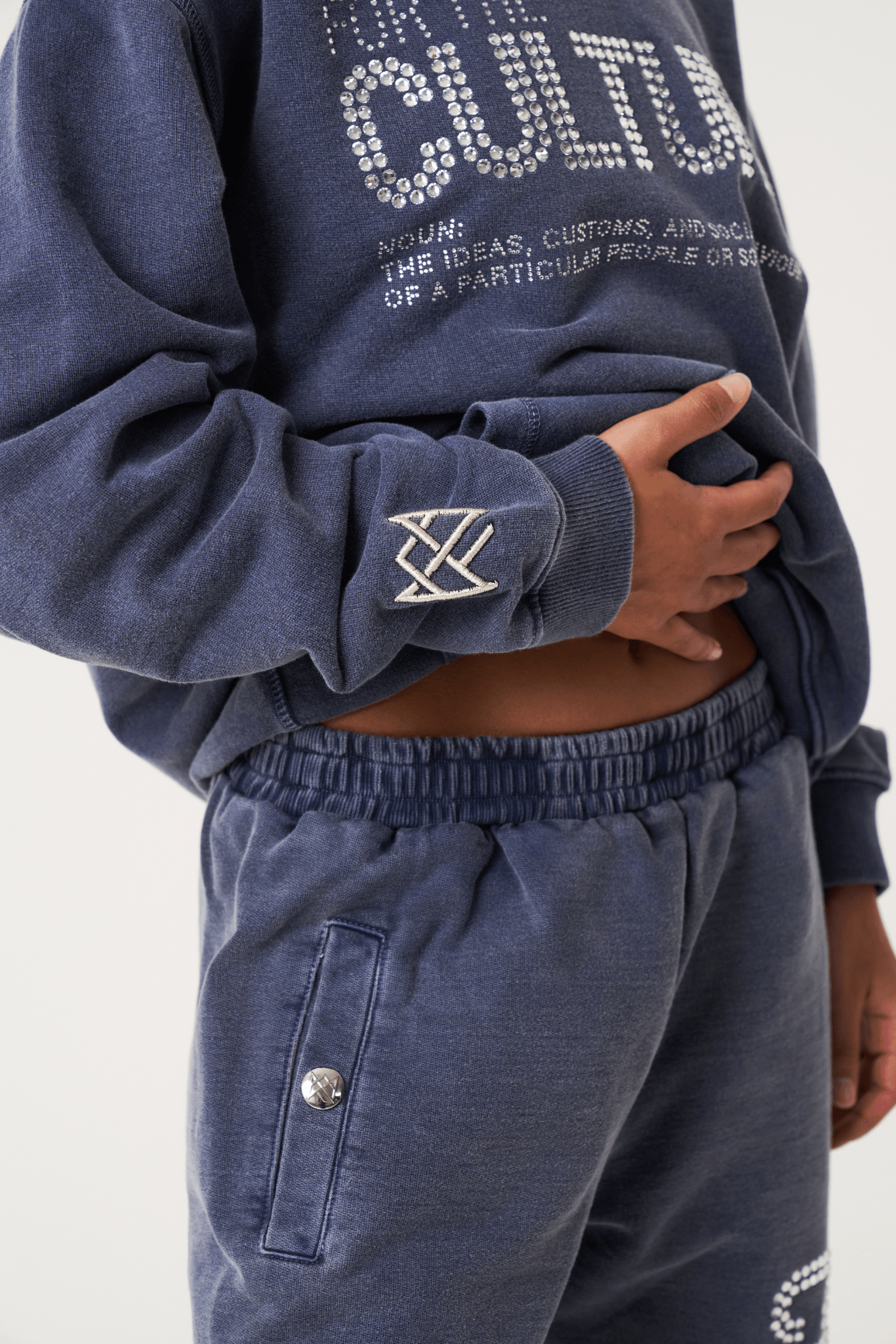 "Trendy statement hoodie met iconisch 'For The Culture' motief, relaxed fit in hoogwaardig katoenmix, kangoeroezak."