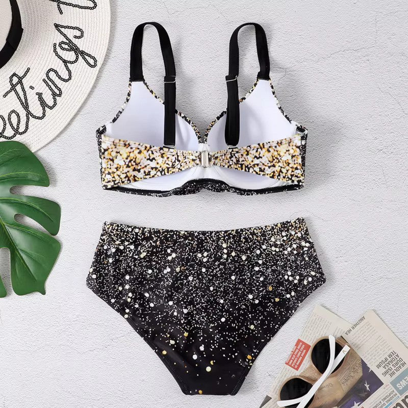 "Tropische high-waist bikini met levendig patroon, flatterende pasvorm, verstelbare bandjes, ideaal voor zonnige stranddagen.