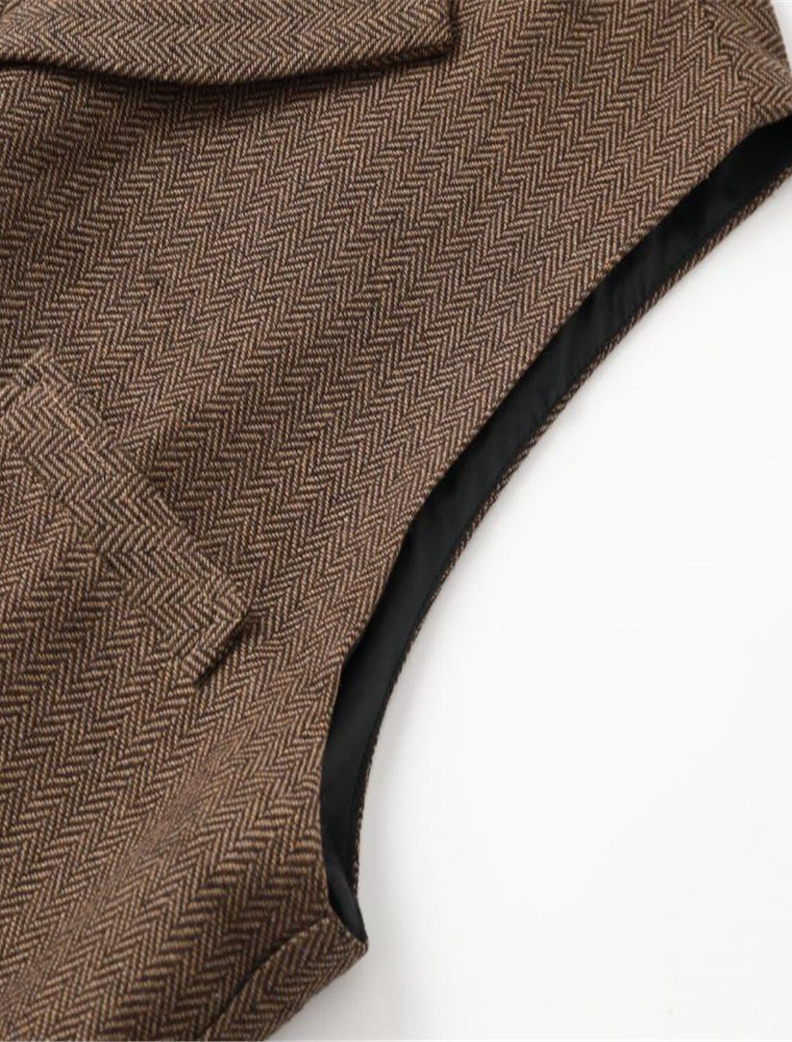 "Vintage heren gilet met elegante lijnen, authentieke stijl en hoogwaardige stoffen; veelzijdig voor elke outfit."