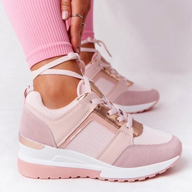 "Vrouwelijke Air Sneakers met ademende materialen, moderne look, flexibele zool en demping voor comfort en stijl."