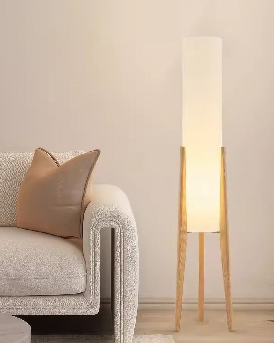 "Walnoot houten vloerlamp met modern design, sfeervolle verlichting en elegante houtnerf, hoogte 150 cm, donkerbruin."