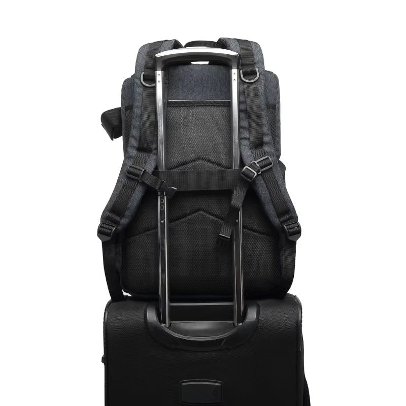 "Waterdichte cameratas met gevoerd interieur, aanpasbare indeling en comfortabele draagbanden, perfect voor fotografen."