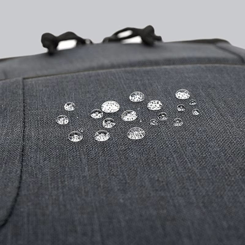 "Waterdichte cameratas met gevoerd interieur, aanpasbare indeling en comfortabele draagbanden, perfect voor fotografen."