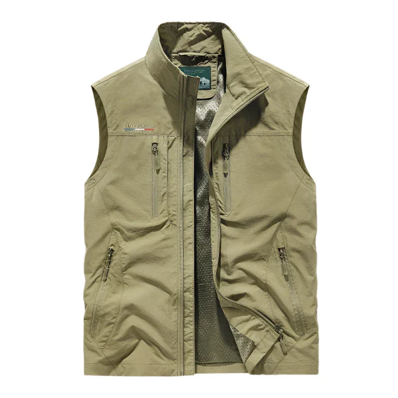 "Waterdichte heren bodywarmer met moderne pasvorm, multicolor ontwerp en functionele zakken voor buitenactiviteiten."