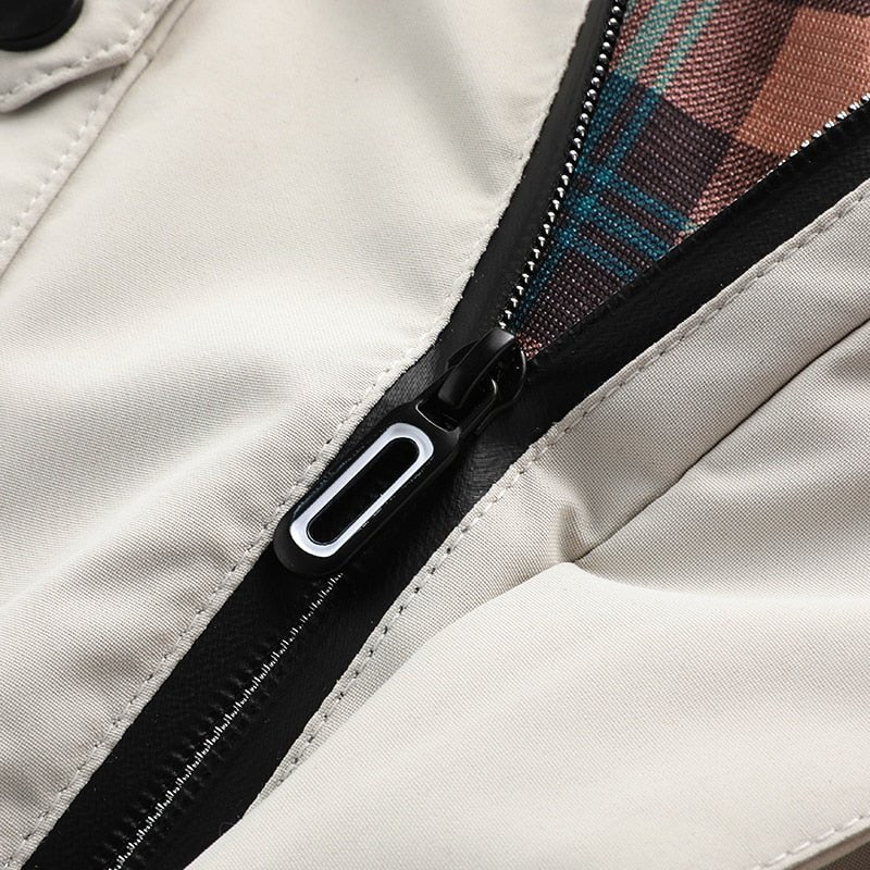 "Waterdichte tactische jas voor mannen, elegant ontwerp, ideaal voor avontuur en stijl, donkergrijs met meerdere zakken."