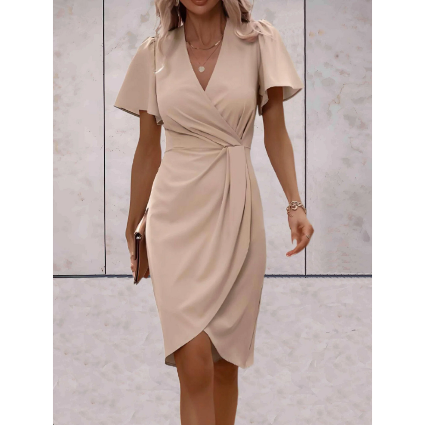 "Wikkeljurk met V-hals, flatterend ontwerp, elegante stijl voor feestelijke gelegenheden, accentueert silhouet, vloeiende mou