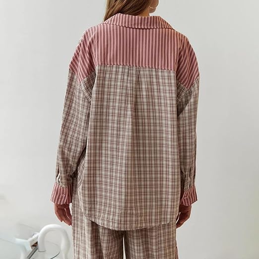 "Winterklaar dames pyjama set, vintage look, loszittend design, warme blauwe stof, comfortabel en stijlvol voor koude nachten