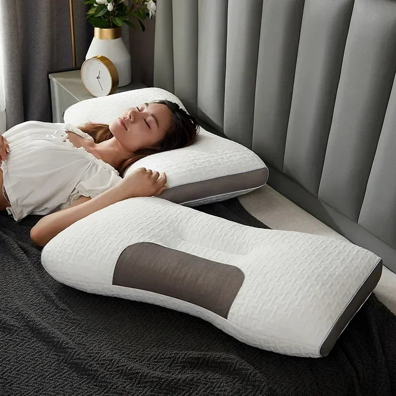 "Wit orthopedisch hoofdkussen met grijze accenten, ademend soja vezel, massagefunctie voor nek- en schouderondersteuning."
