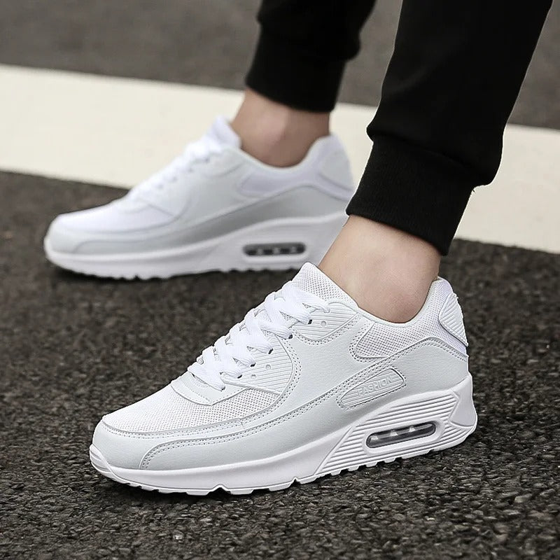 "Witte leren herensneakers met hoge zool, eigentijds design, luxueus wit leer, comfort en ondersteuning in elke stap."