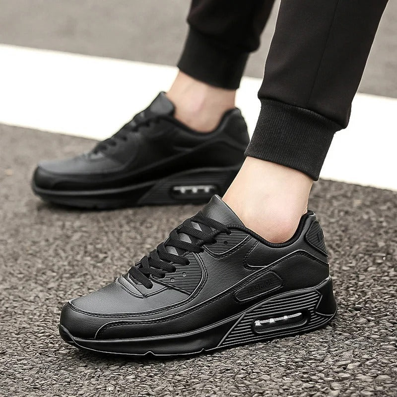 "Witte leren herensneakers met hoge zool, eigentijds design, luxueus wit leer, comfort en ondersteuning in elke stap."