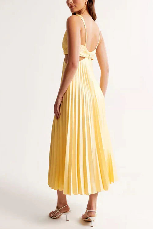 "Zomerse vrouw midi jurk met V-hals, plissérok en zijdelingse cut-outs, elegante en luchtige stijl, perfect voor events."