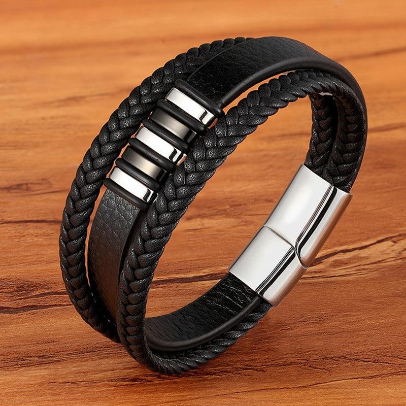 "Zwart-gouden lederen herenarmband, tijdloos ontwerp, dubbele banden, mannen accessoire, elegant en stijlvol."