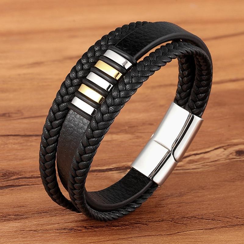 "Zwart-gouden lederen herenarmband, tijdloos ontwerp, dubbele banden, mannen accessoire, elegant en stijlvol."