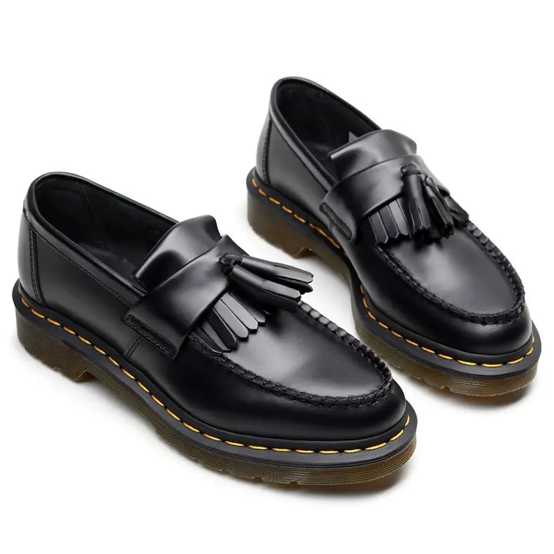 Zwarte chunky leren loafers met dikke zool en decoratieve kwastjes, ideaal voor edgy stijl en comfort voor heren.