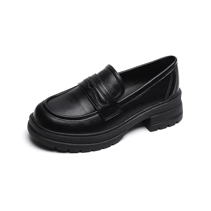 Zwarte chunky leren loafers met dikke zool en decoratieve kwastjes, ideaal voor edgy stijl en comfort voor heren.