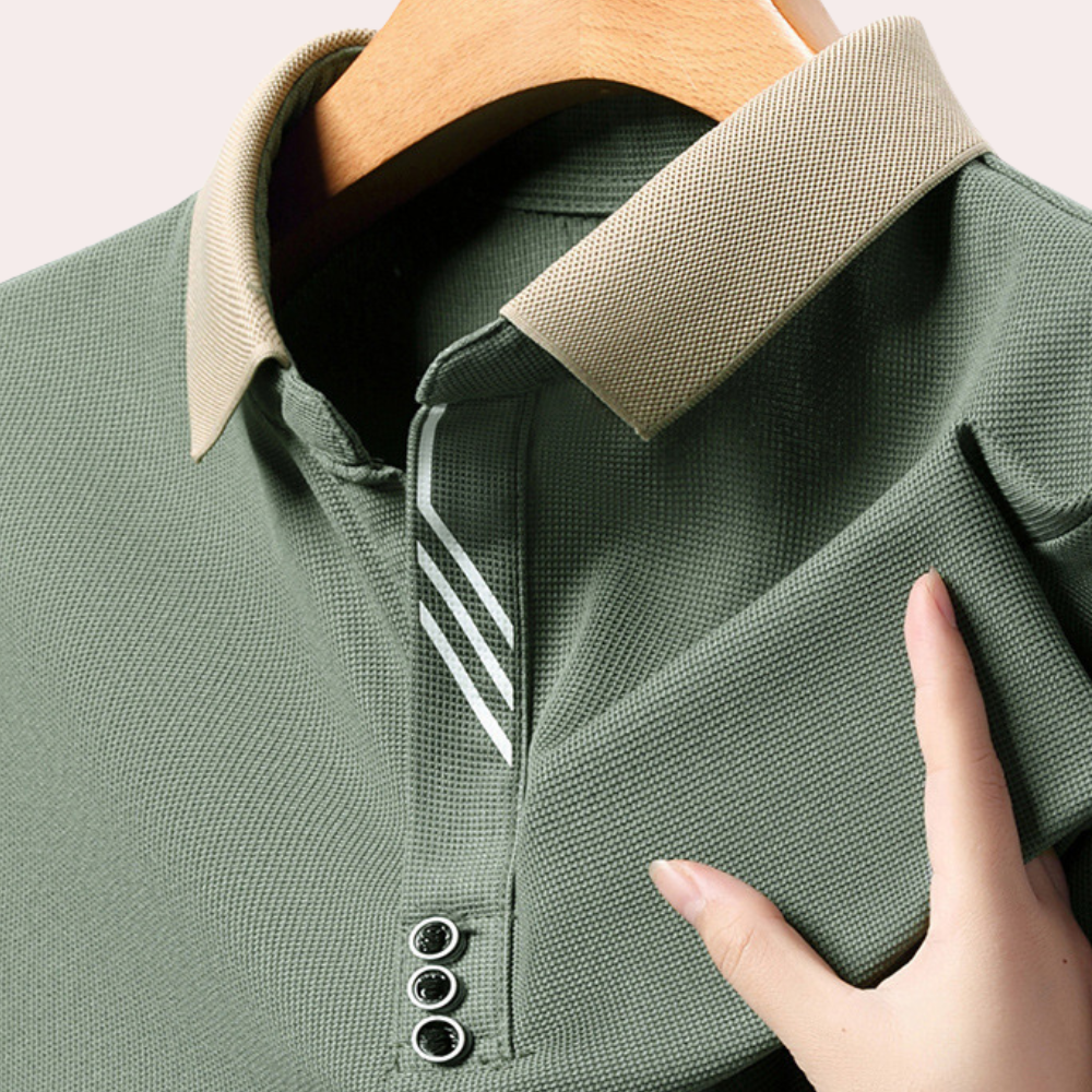 "Zwarte herenpolo met korte mouwen, elegante pasvorm, klassieke polohals, veelzijdig voor zomer casual wear."