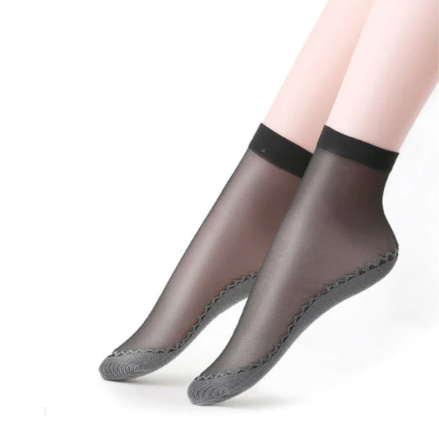 Vrouwen comfort sokken, fluweelzacht met onzichtbare pasvorm. Essentiële voetmode accessoire.