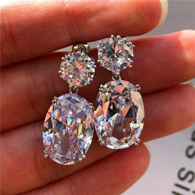 Schitterende elegante zirkonia druppeloorbellen voor dames, ideaal voor een feest of speciale gelegenheid. Voeg glamour toe.