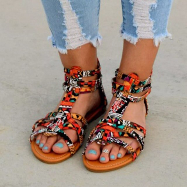 Boho-stijl dames sandalen, platte casual zomerschoenen. Comfortabel met veelkleurig slangenhuid patroon.