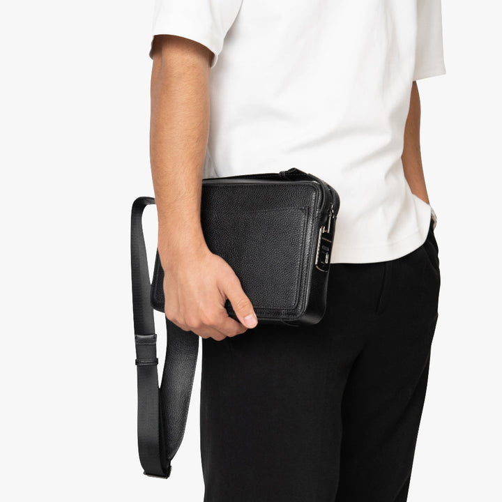 Moderne unisex schoudertas (mvb26) met vingerafdrukslot en USB-C poort. Veilig, compact & elegant.