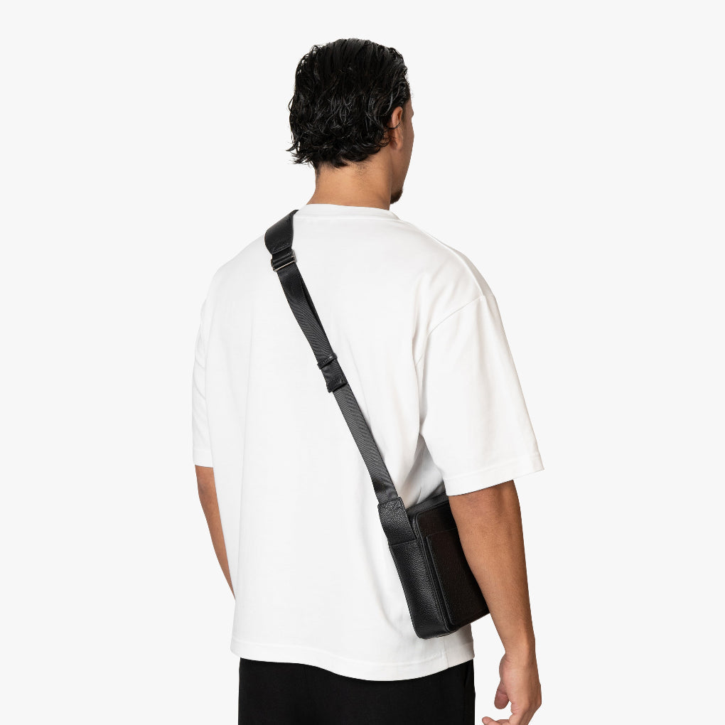 Achterkant schoudertas (mvb26) toont verstelbare riem voor draagcomfort. Ergonomisch ontwerp voor dagelijks gebruik.
