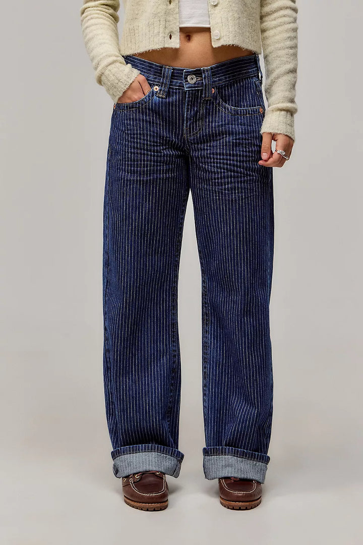 Moderne dames broek met wijde, rechte pijpen; stijlvol en comfortabel voor elke gelegenheid.