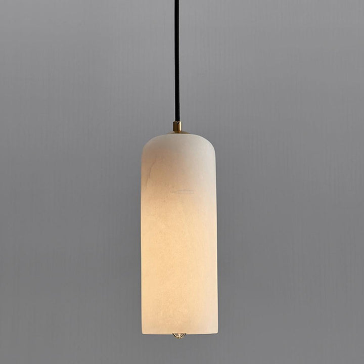 Sfeervolle albasten hanglamp met tijdloos design voor elke ruimte.