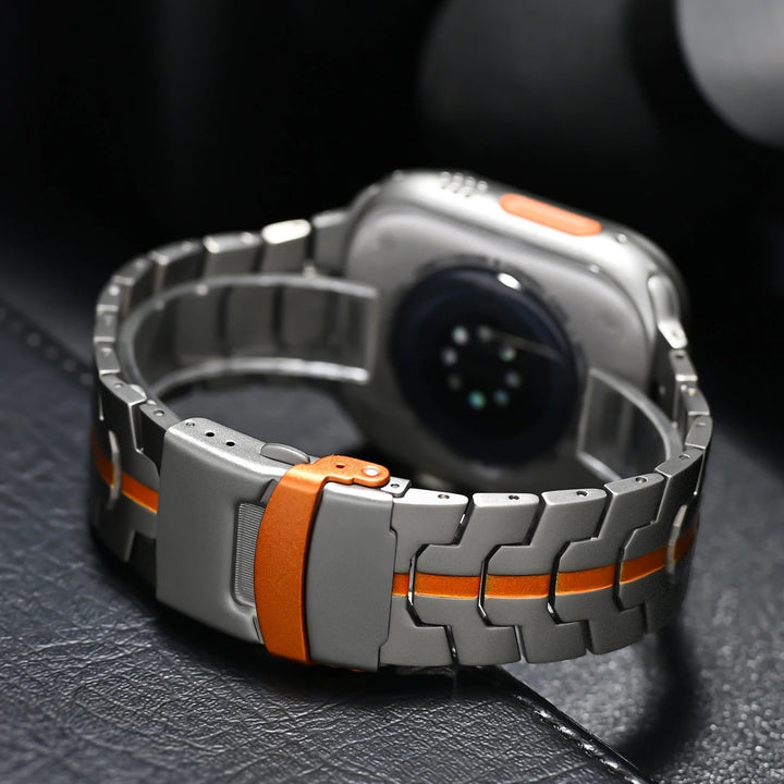 Luxe titanium horlogeband voor smartwatches. Stijlvolle en duurzame metalen upgrade voor jouw pols.