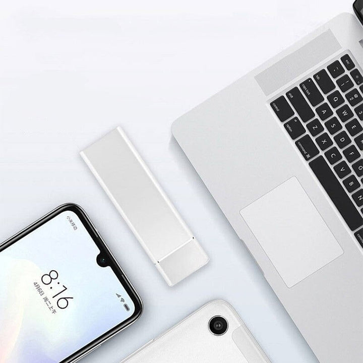 Compacte 8TB draagbare SSD met USB-C, ideaal voor onderweg; veilige en snelle dataopslag.