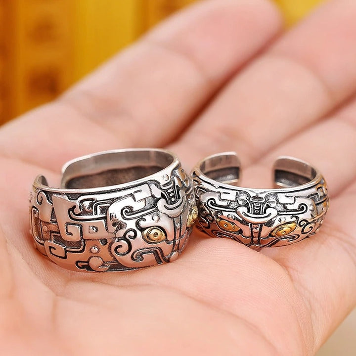 Een Feng Shui geluksring van duurzaam metaal. Dit unisex sieraad trekt rijkdom en voorspoed aan.