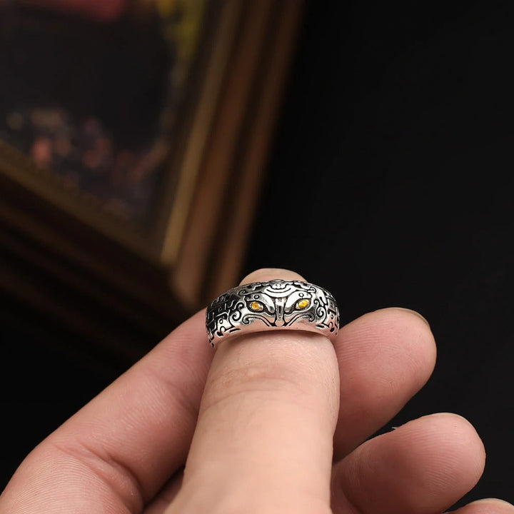 Glanzende metalen Feng Shui ring, symbool voor geluk, rijkdom en voorspoed. Een prachtig verstelbaar accent.