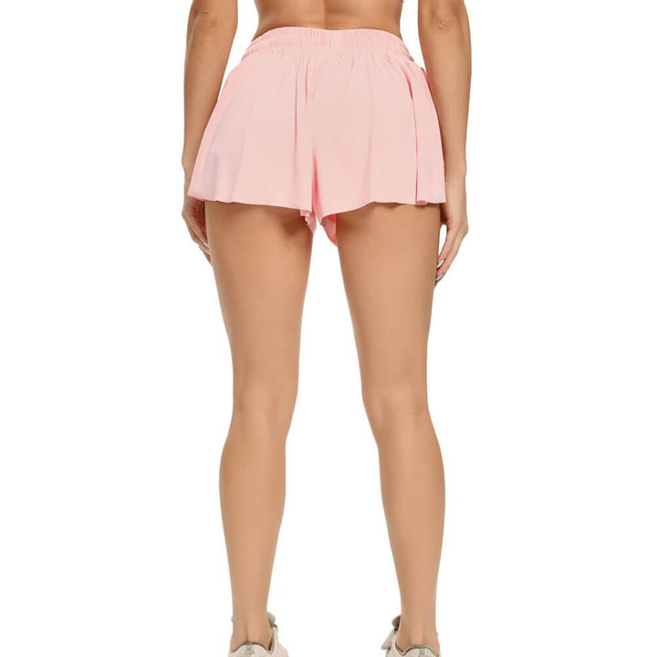 Comfortabele dames fitness shorts met 2-in-1 ontwerp voor optimale bewegingsvrijheid.