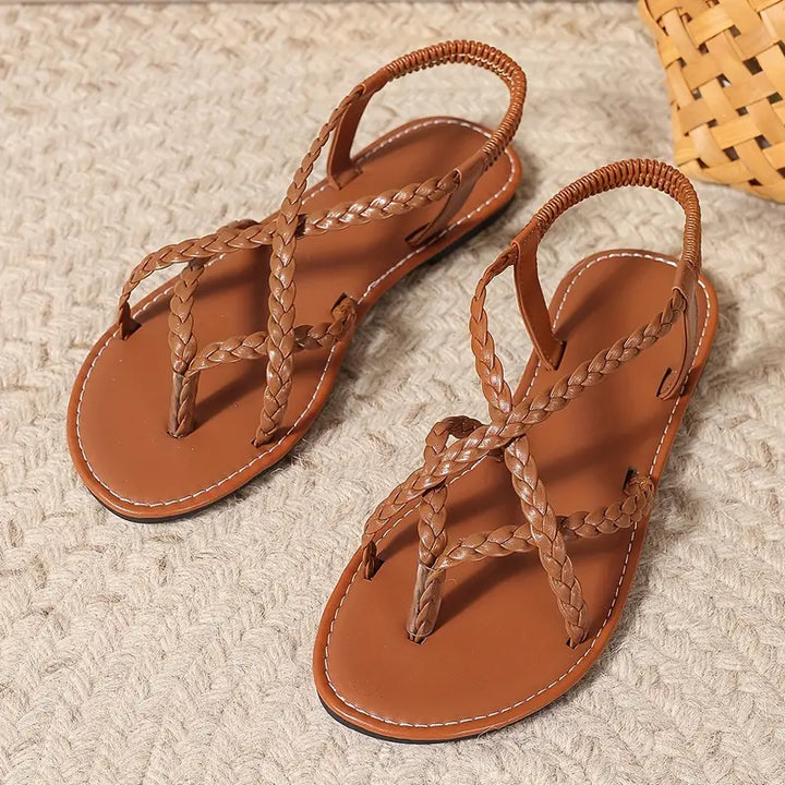 Bruine instap sandalen dames, comfortabel, plat en elegant voor de zomer.