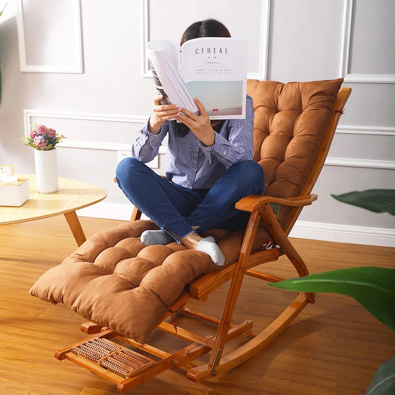Modern schommelstoel zitkussen, combineert stijl met ergonomische voordelen.