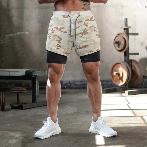 Lichtgewicht zomershort: heren 2-in-1 sportshort met vochtafvoerend materiaal, ideaal voor workouts op warme dagen.