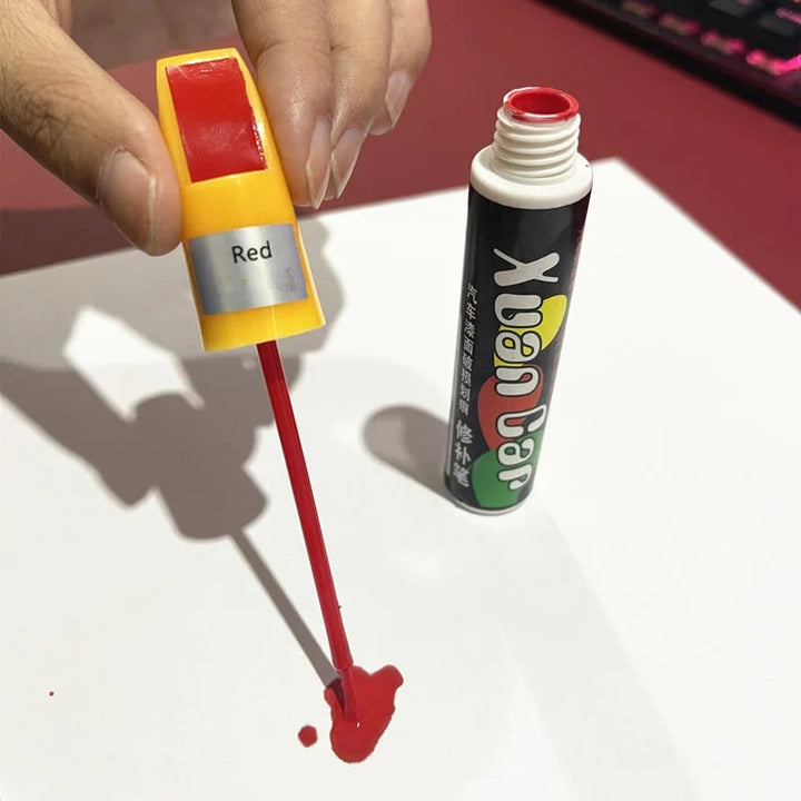 Waterbestendige autolakstift voor duurzaam krasherstel en langdurig glansherstel.